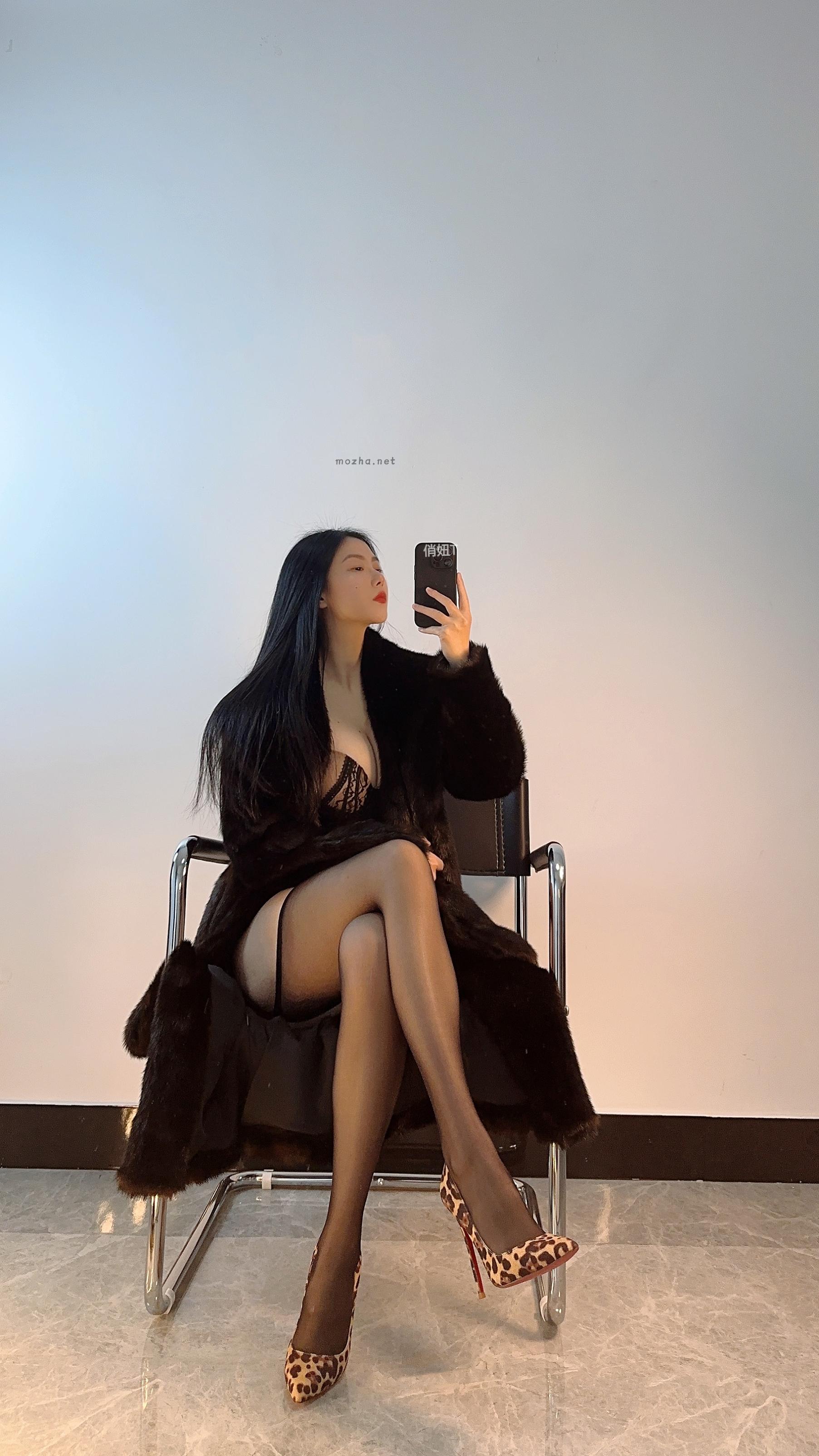 俏妞qiaoniuTT – 绑带蜜桃臀黑丝【35P】